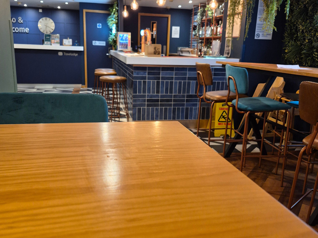 Travelodge London Feltham主图