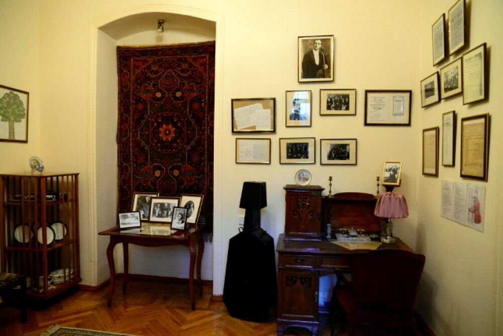 Uzeir Hajibeyov Monument-巴库必去景点