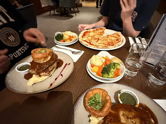 卡尔顿海鸥酒店主图