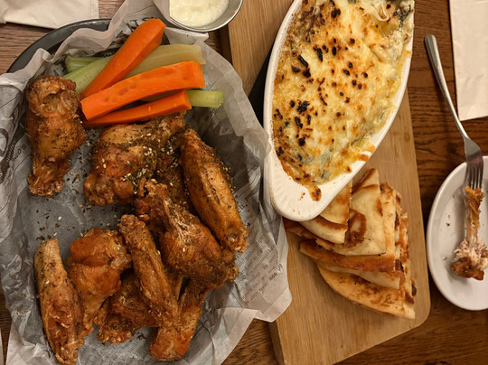 Hunter Lodge, a Bluebird by Lark主图