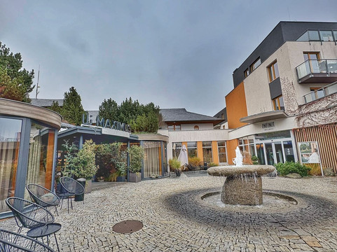 玛克西姆斯度假酒店主图