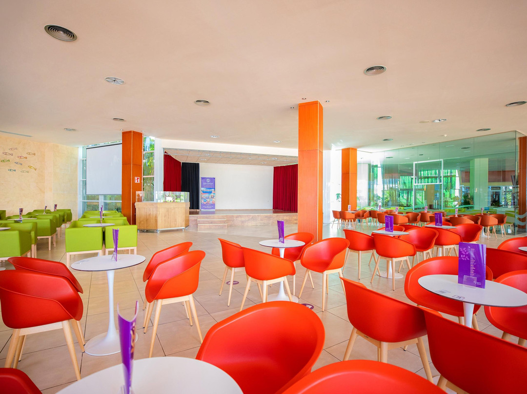 瑟维集团滨海普拉亚酒店主图