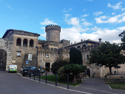 Castello Ducale Orsini-菲亚诺罗马诺必去景点