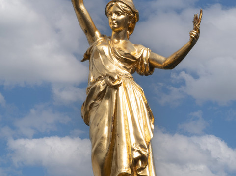 Statue de Marianne-Villedieu-les-Poeles必去景点