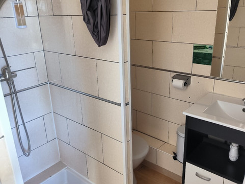 乌斯塔莱酒店主图