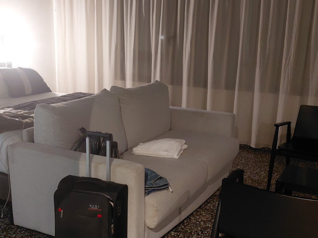 圣但尼的迪纳莫尔加宾主图