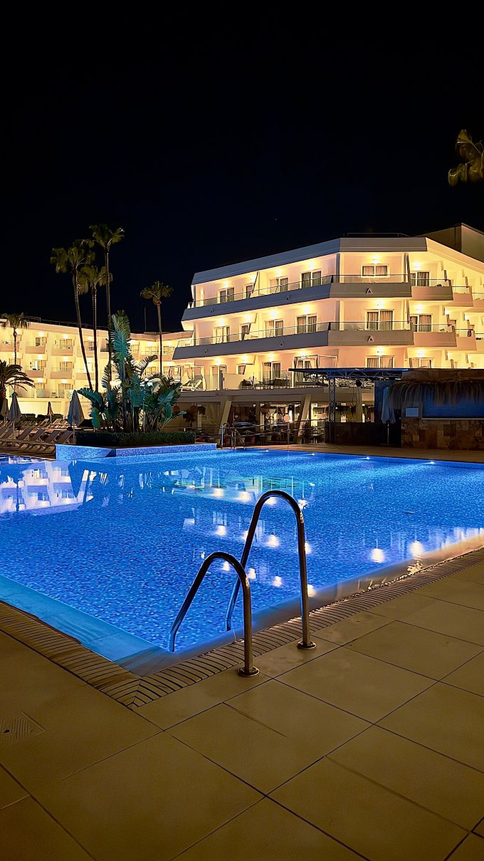 穆罗海滩伊贝罗斯塔海浪酒店-泳池