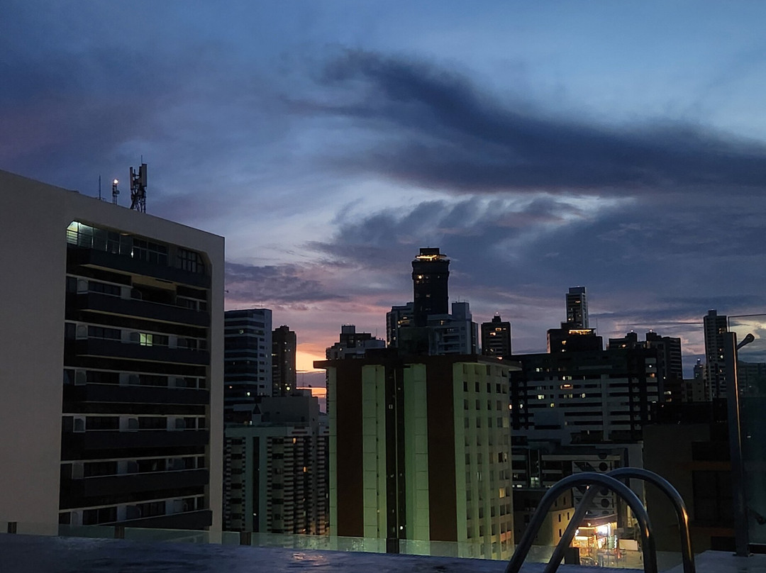 若昂佩索阿凯艺全套房酒店主图