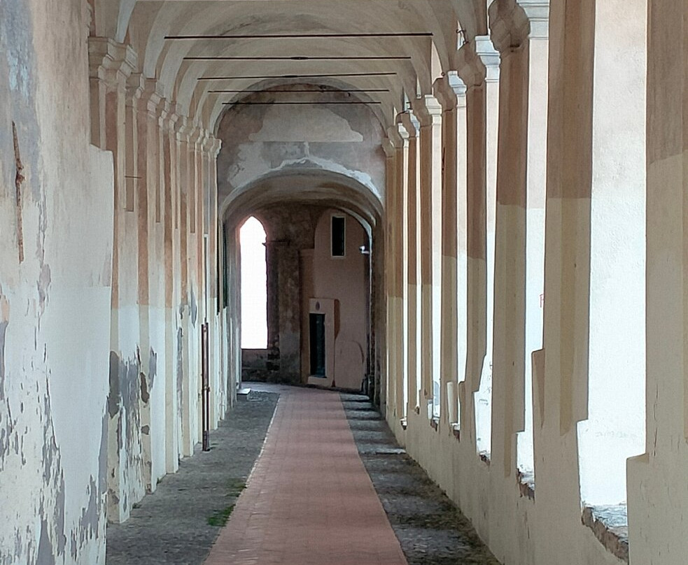 Logge di Santa Chiara-因佩里亚必去景点