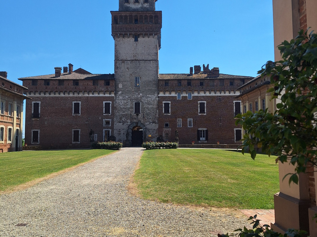 Castello Di Chignolo Po-Chignolo Po必去景点