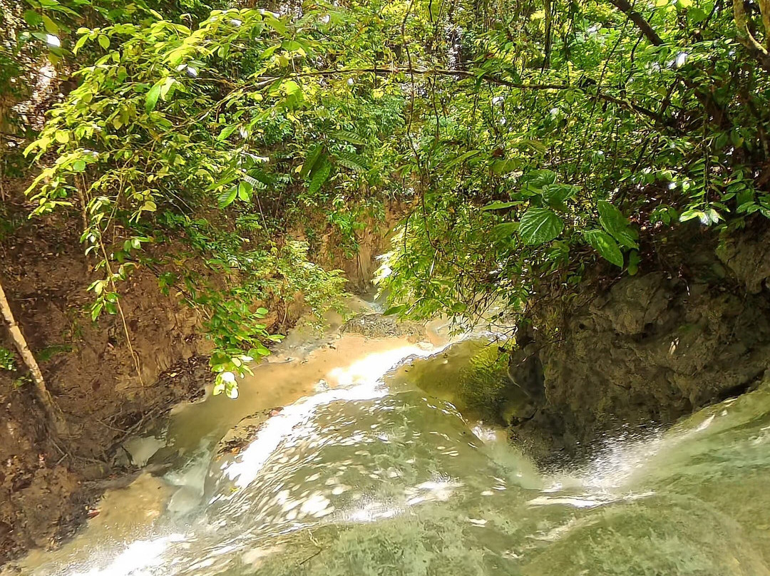 Aguinid Falls-参波恩必去景点
