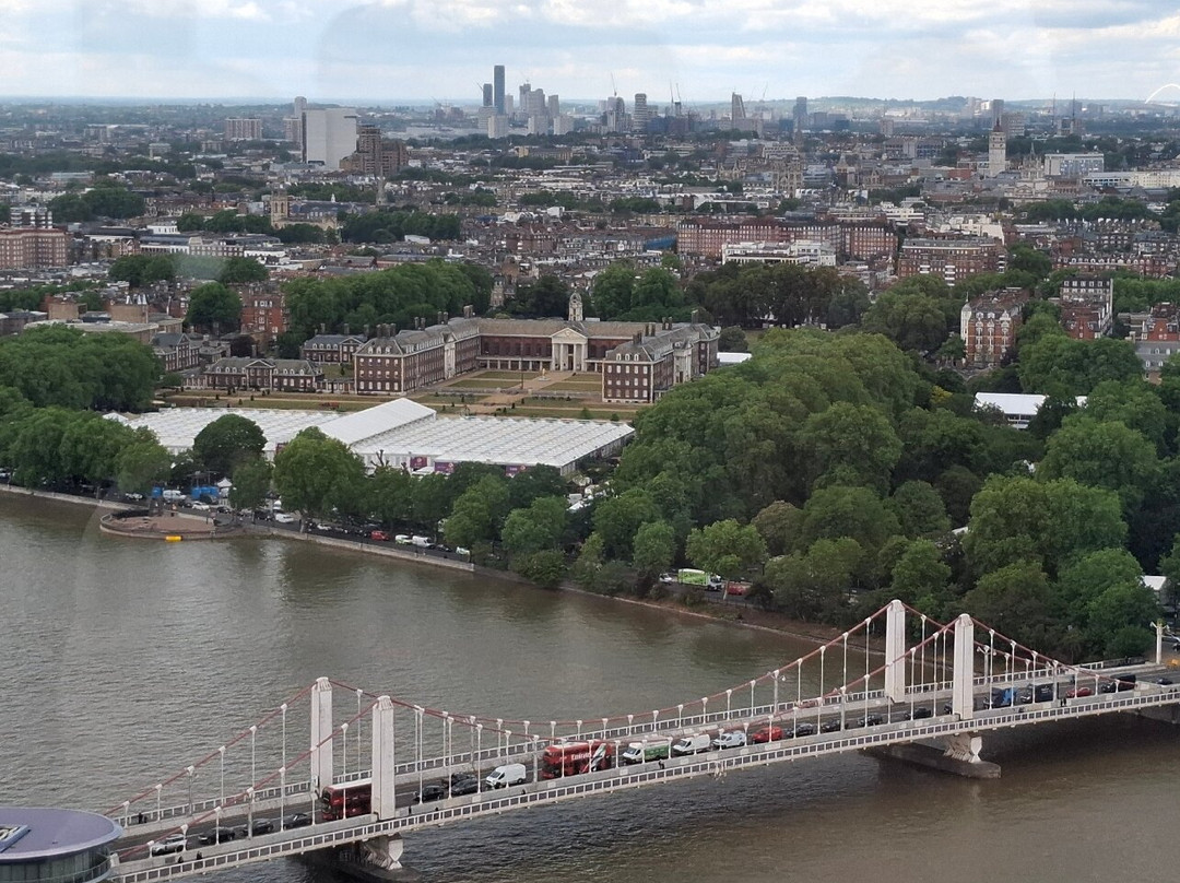 The Chimney Lift at Battersea Power Station-伦敦必去景点