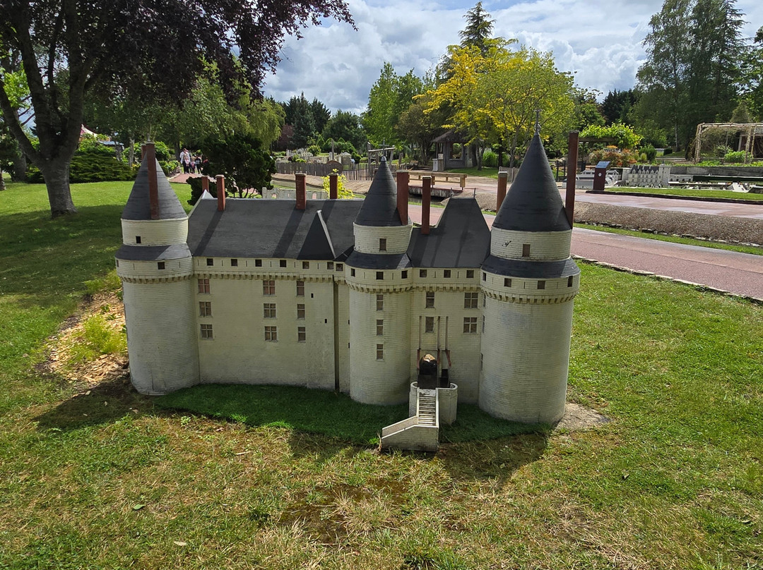 Parc Mini-Châteaux-昂布瓦斯必去景点