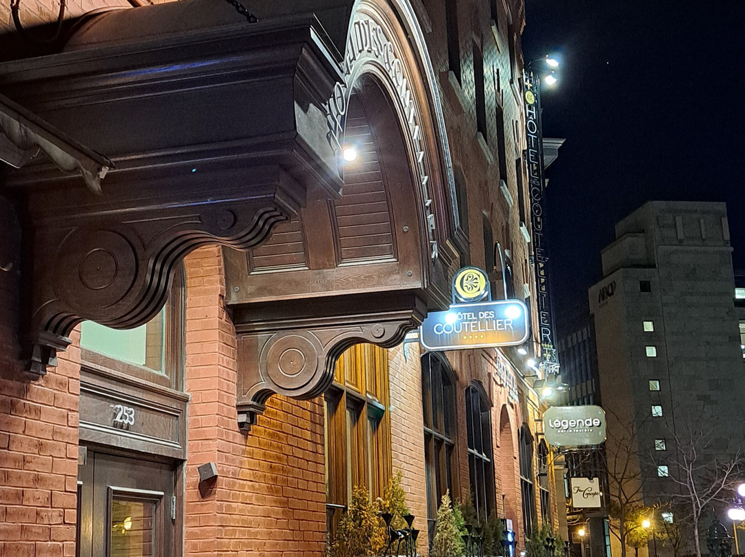 考特里尔酒店主图