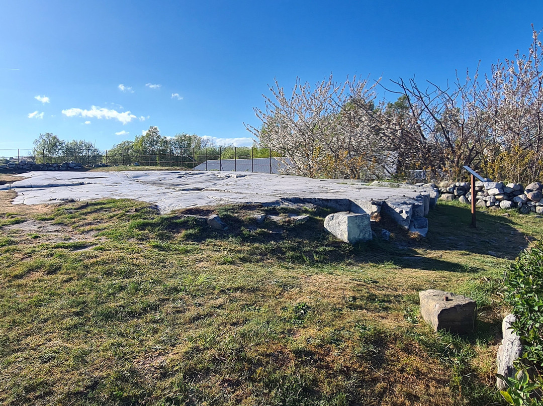 Horsahallen's Rock Carving Area-Simrishamn必去景点