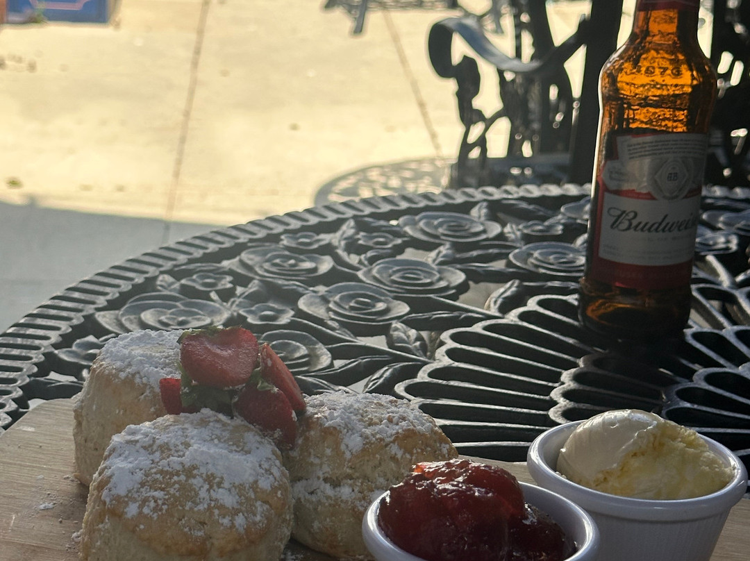 羽毛酒店主图