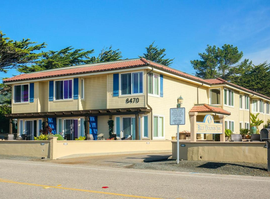 坎布里亚酒店住宿-蓝海豚酒店