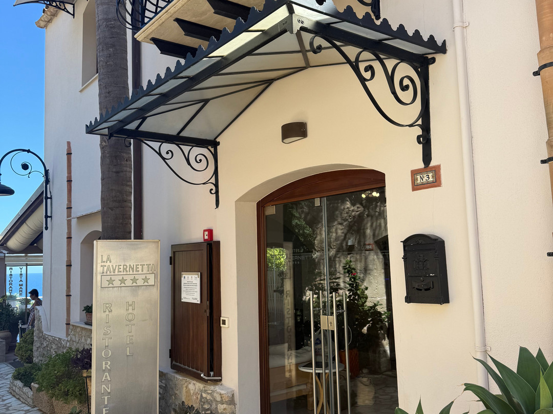酒馆酒店主图