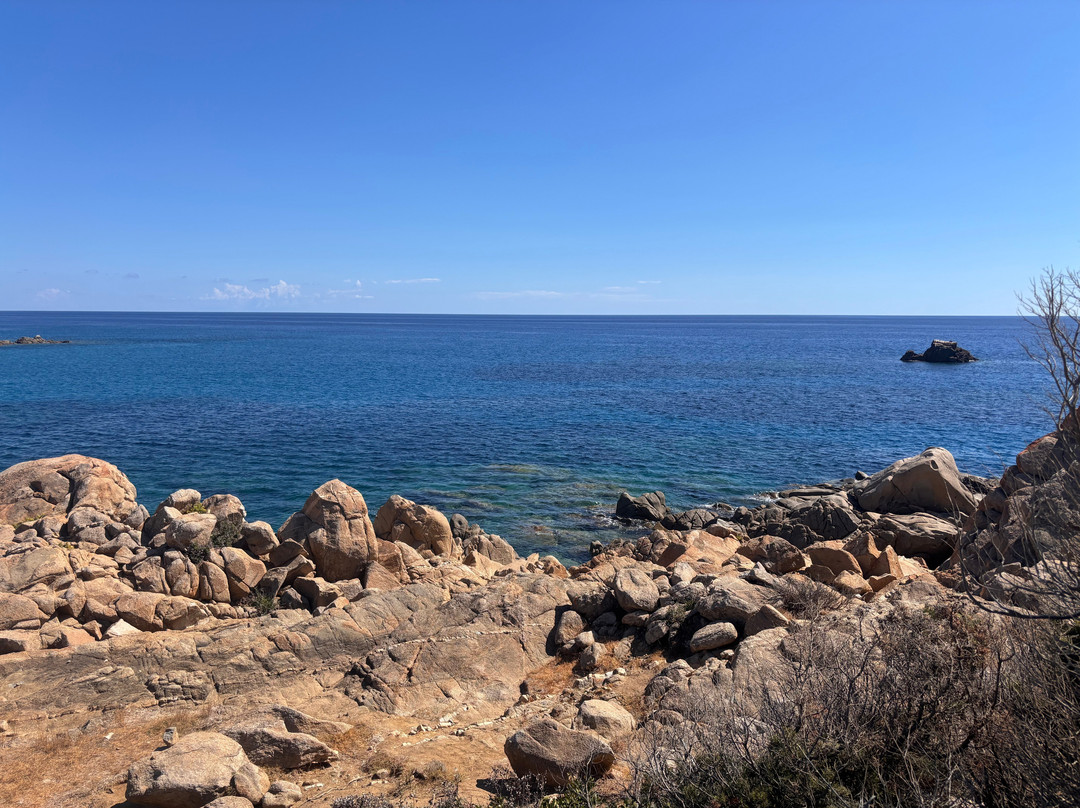 Spiaggia di Cala Cipolla-Chia必去景点