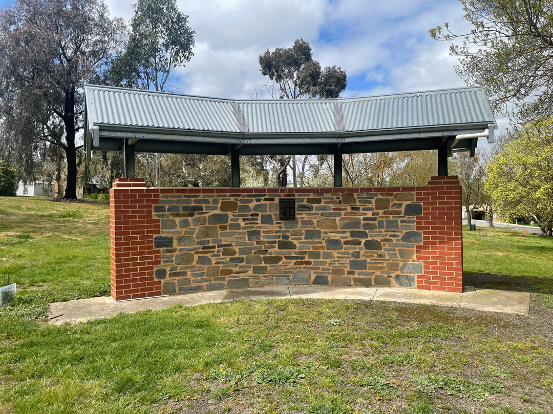 Springton Settler's Wall-Springton必去景点
