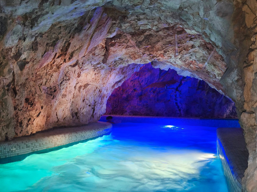Cave Bath of Miskolctapolca-米什科尔茨必去景点