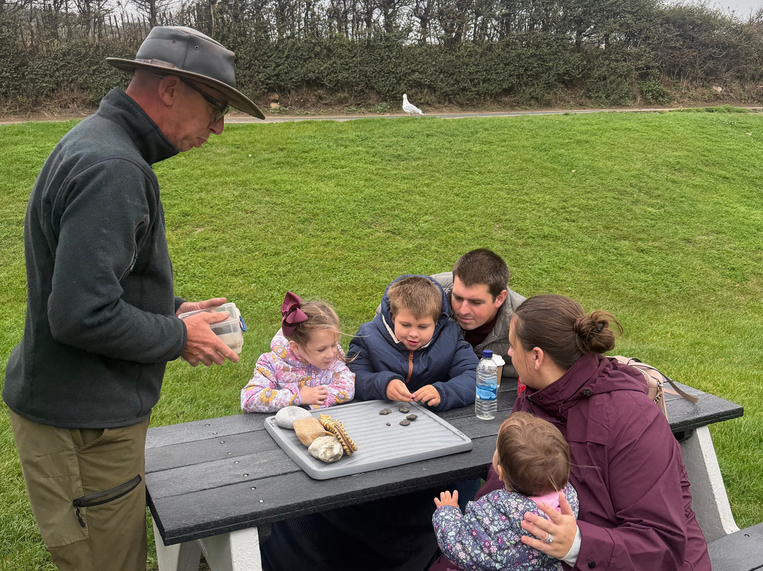 Jurassic Coast Guides-Charmouth必去景点
