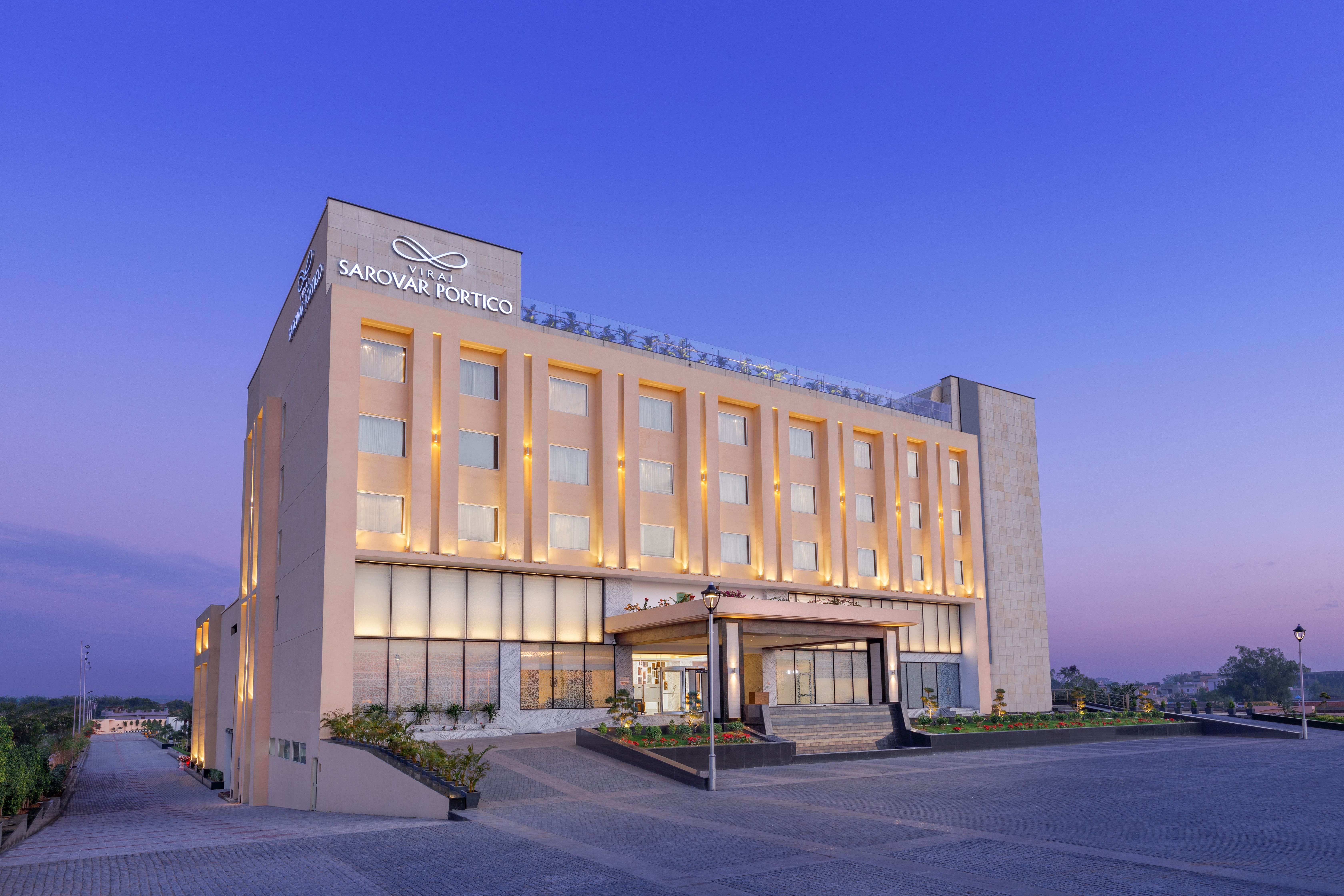 Viraj Sarovar Portico-官方