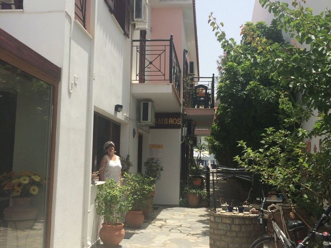 Hotel Lambros