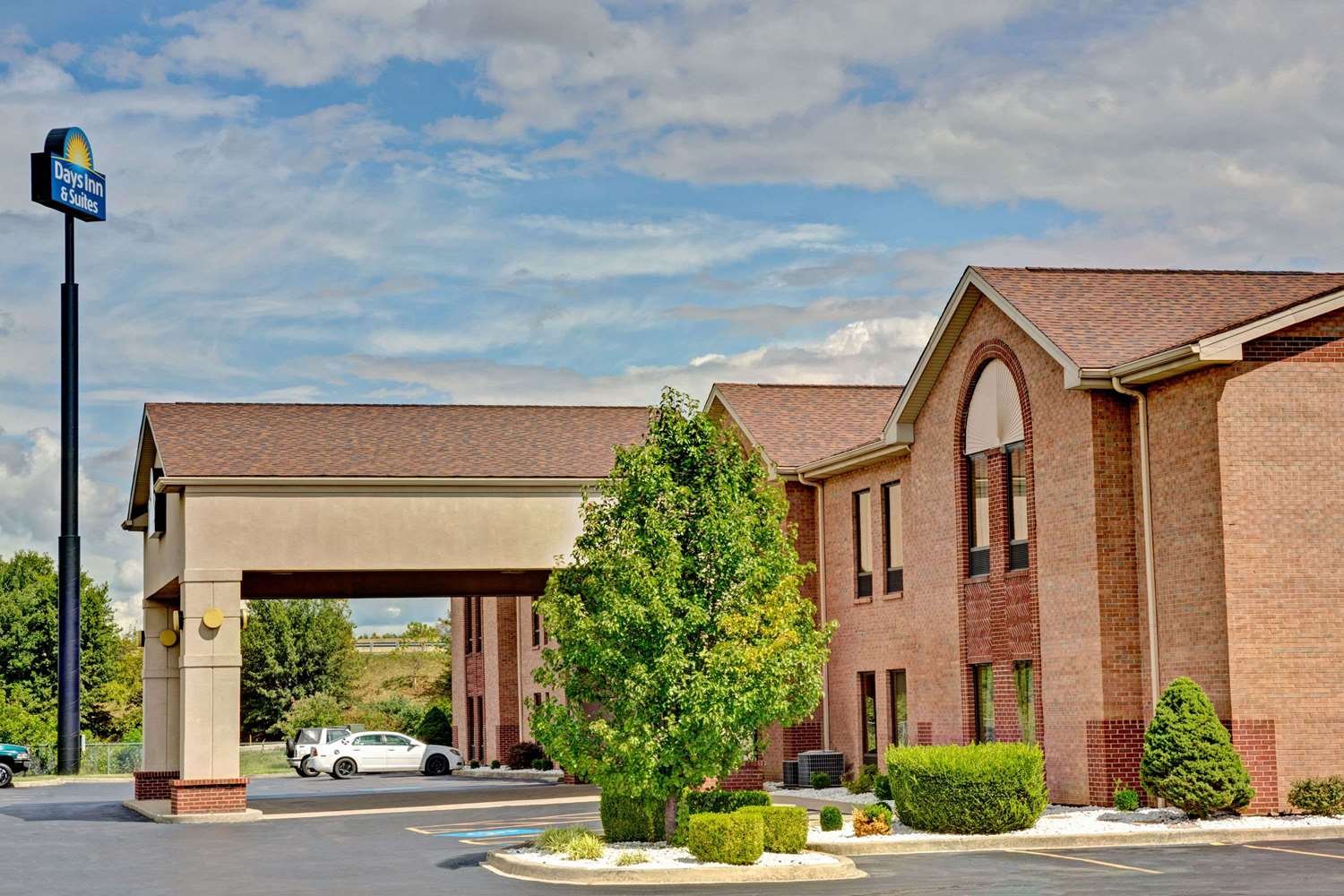 Days Inn & Suites by Wyndham Louisville SW-官方