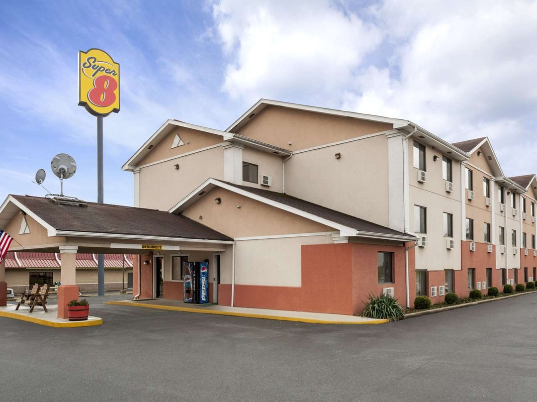 Super 8 by Wyndham Brookville主图