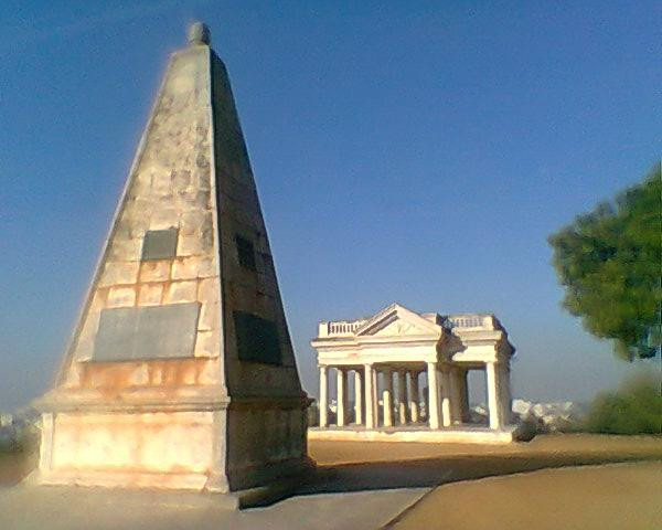 Raymonds Tomb景点图片