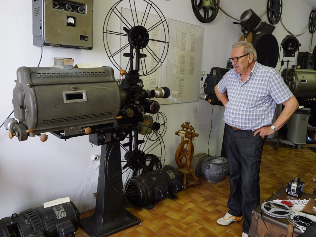 Comeglians旅游景点-Piccolo Museo Storico delle Macchine per la Fotografia e Cinematografia