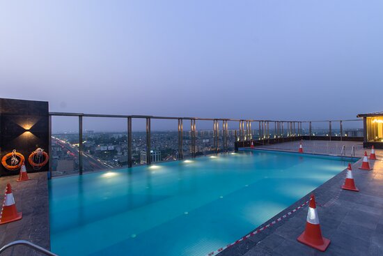 Holiday Inn Chandigarh Zkp By IHG-泳池