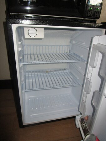 路易斯维尔红屋顶酒店主图