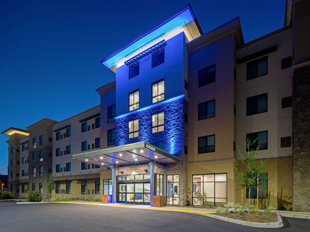 Holiday Inn Express & Suites Valencia - Santa Clarita by IHG主图