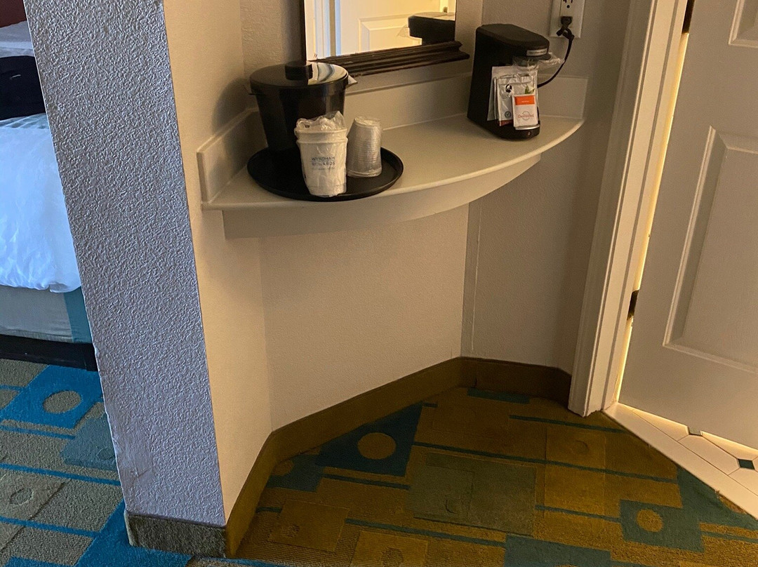 La Quinta Inn & Suites By Wyndham Greensboro NC主图