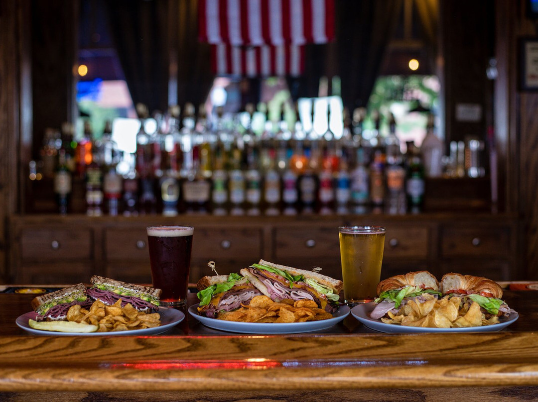 格里利餐馆和美食-The Cow Saloon & Eatery