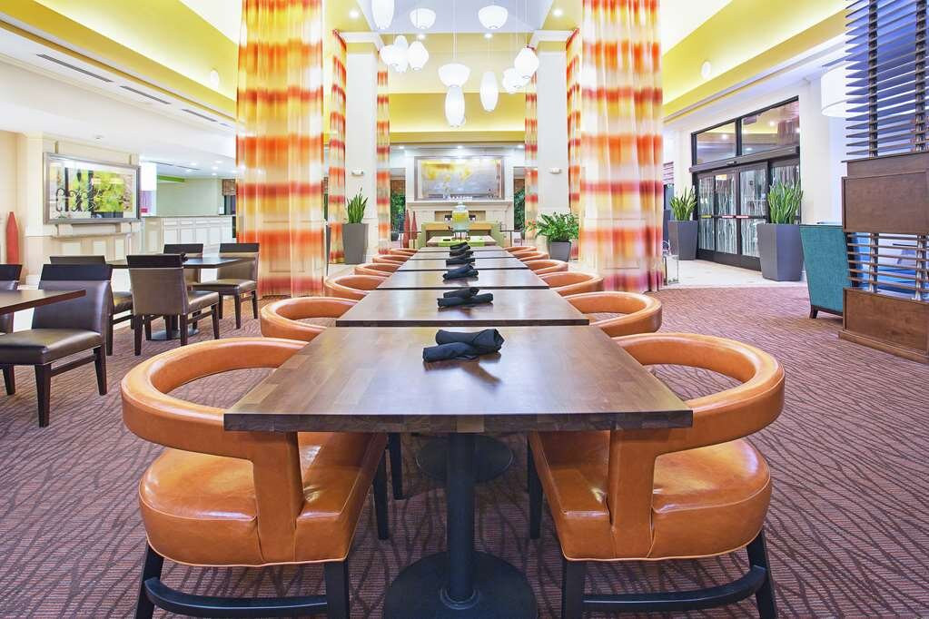 菲尼克斯/埃文代尔希尔顿花园旅馆主图