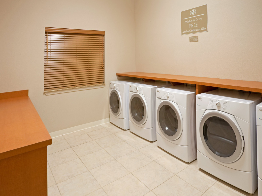 普莱森特山烛木套房酒店主图