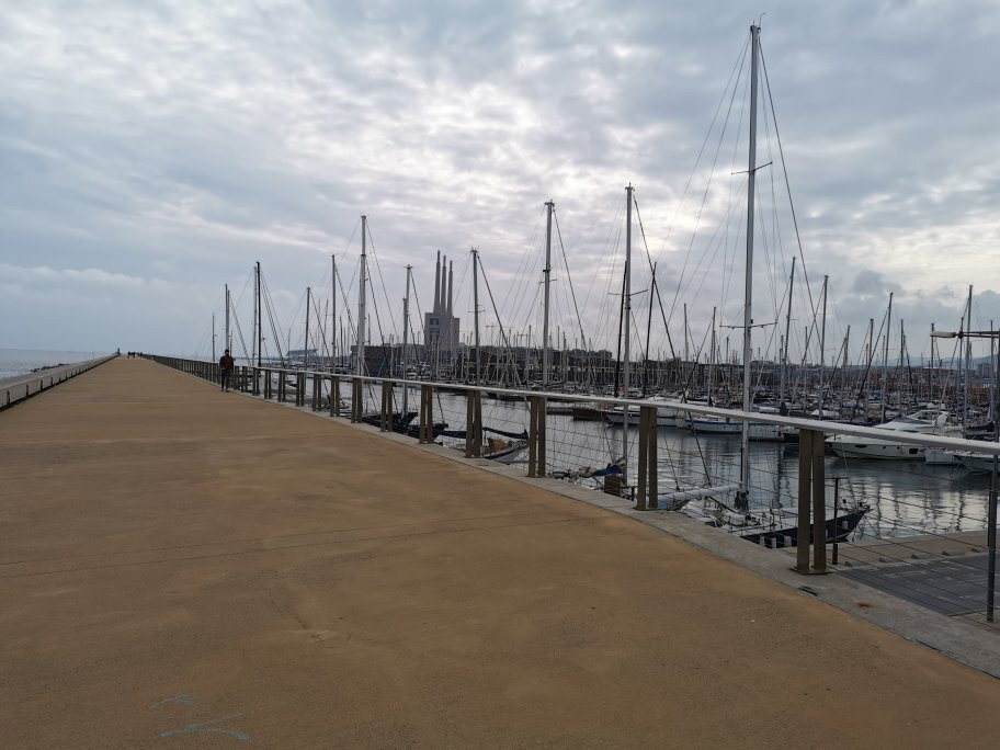 Puerto De Badalona景点图片