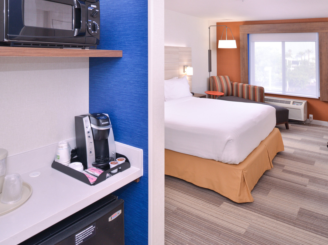 Holiday Inn Express & Suites San Diego Otay Mesa By IHG主图