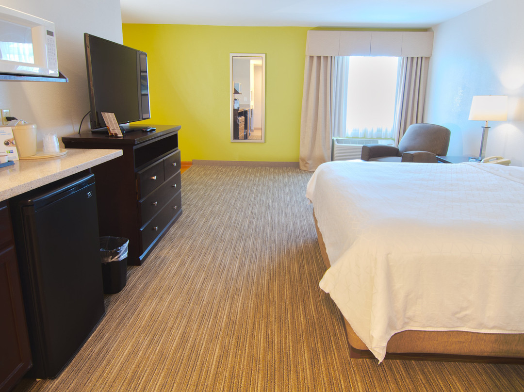 Holiday Inn Express & Suites Chicago-Libertyville by IHG主图