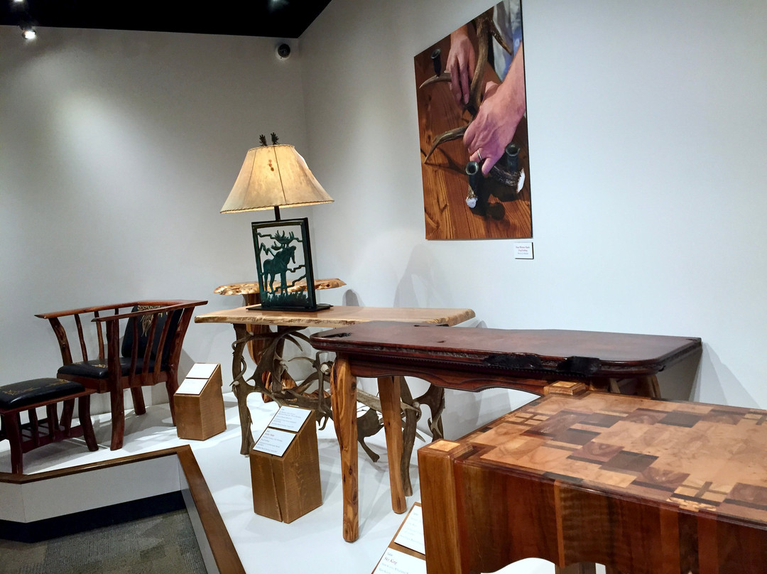 By Western Hands-科迪必去景点