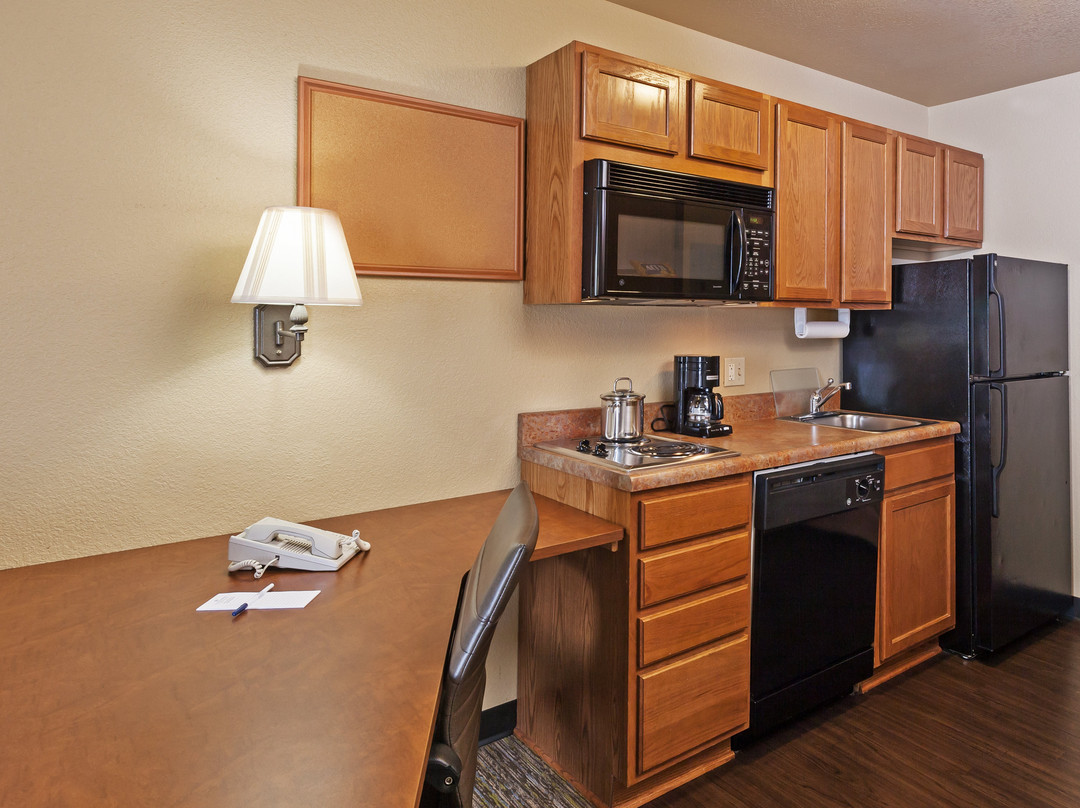 Candlewood Suites St. Robert by IHG主图