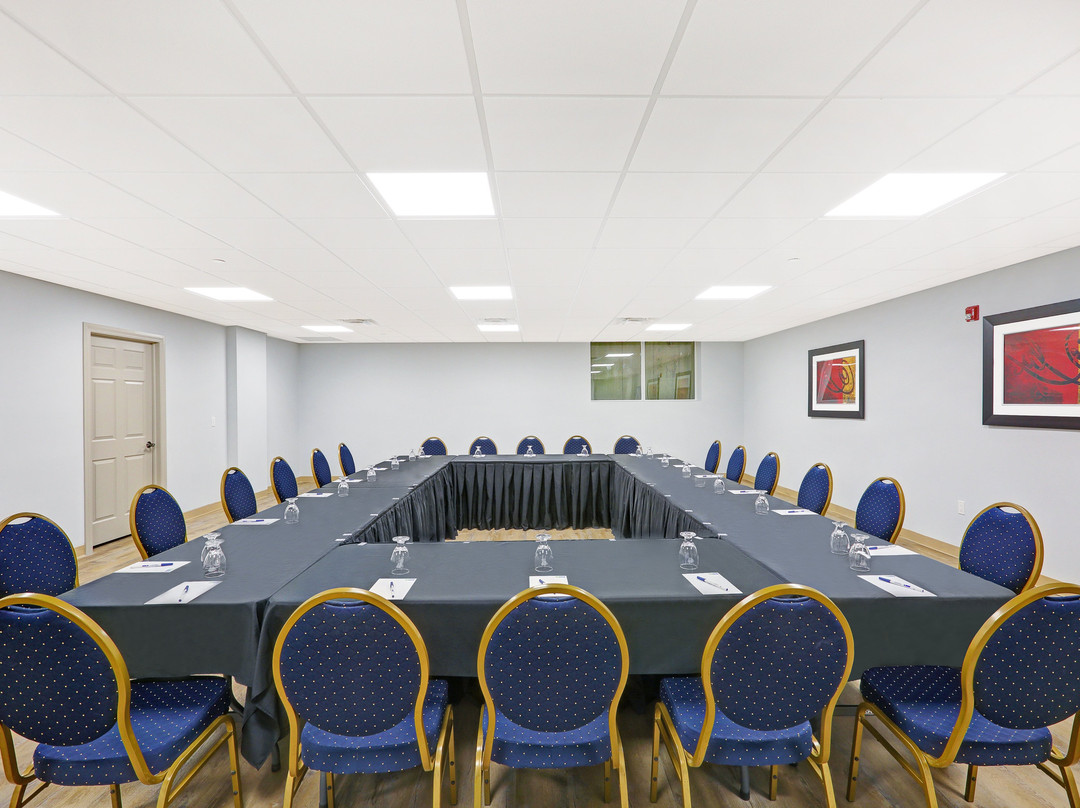 Holiday Inn Express & Suites Woodstock South by IHG主图