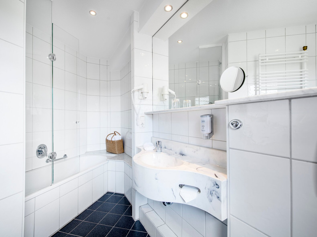 布勒兰德酒店主图