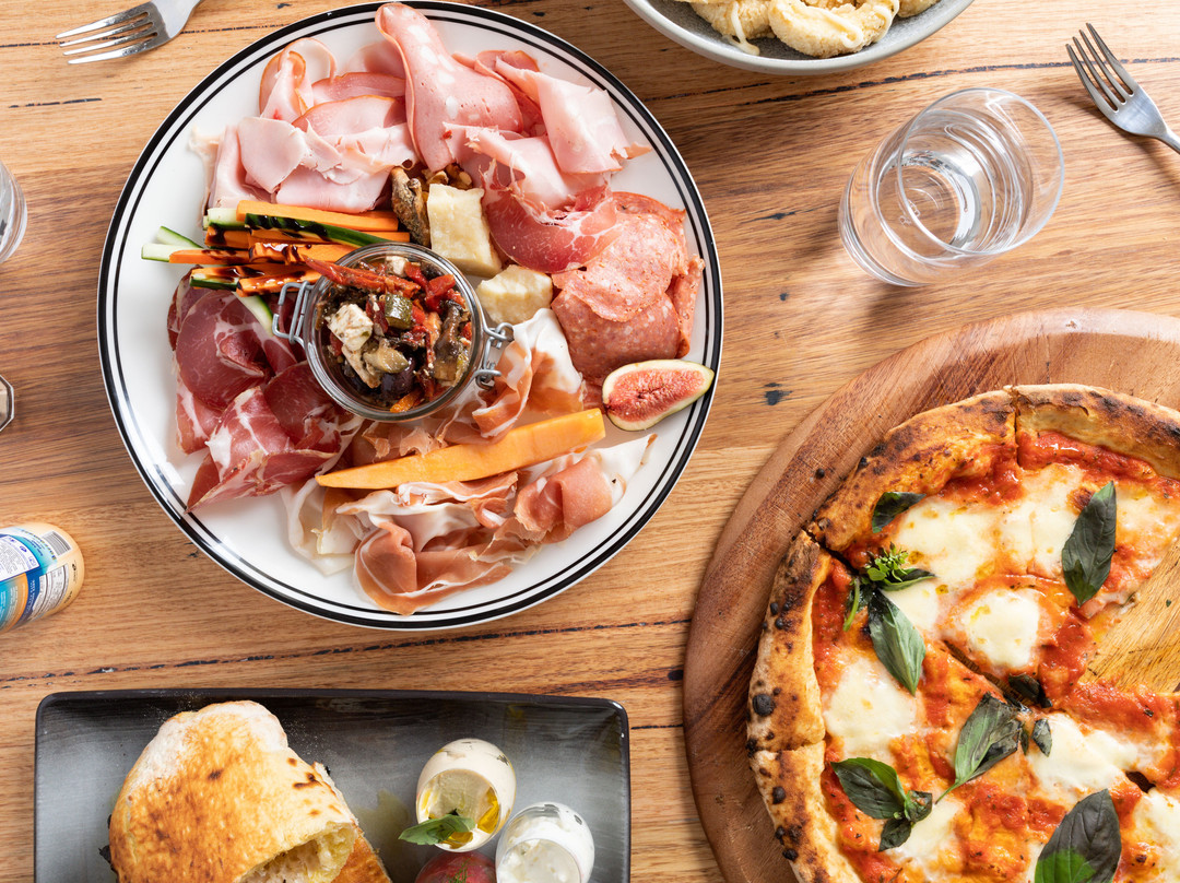 Eynesbury餐馆和美食-Ms Peacock Kitchen & Bar