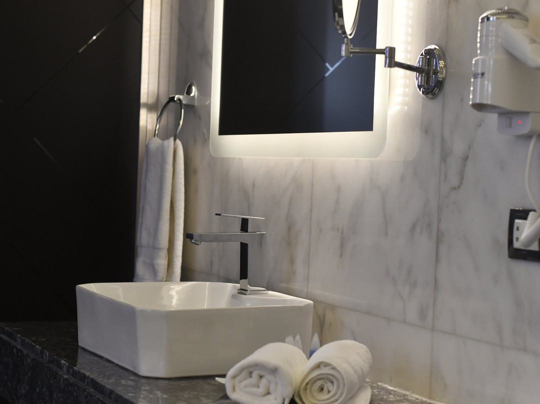 Laurus Hotel By Arman主图