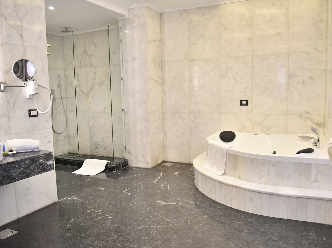 Laurus Hotel By Arman主图