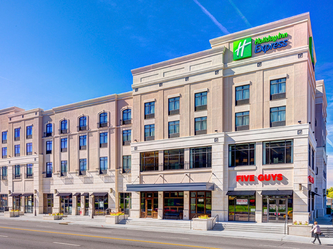 Holiday Inn Express & Suites Kansas City Ku Medical Center by IHG主图